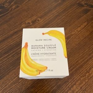 Glow Recipe. Banana soufflé cream